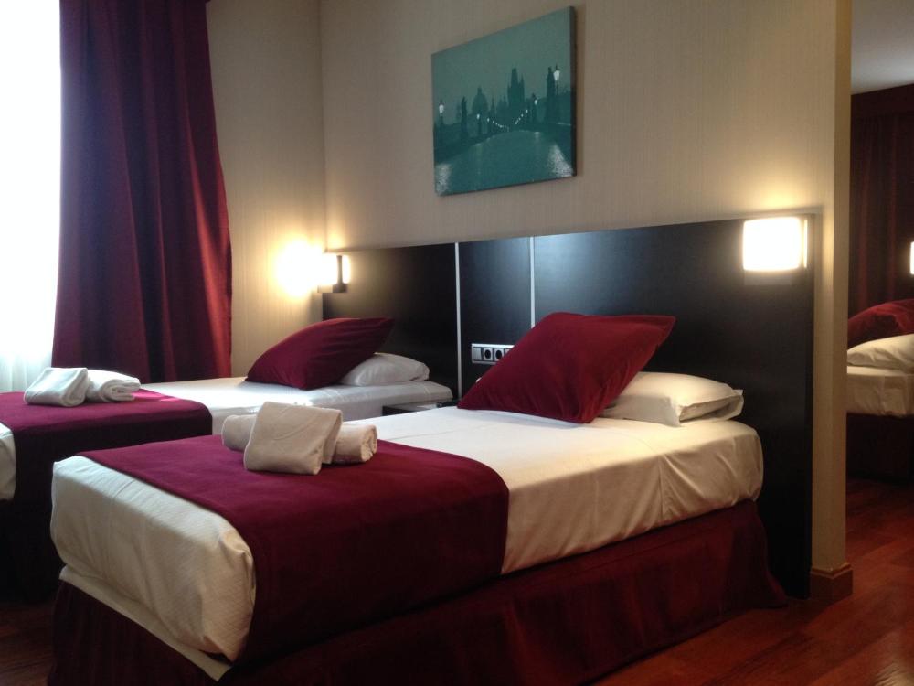 Classic Quadruple Room interior